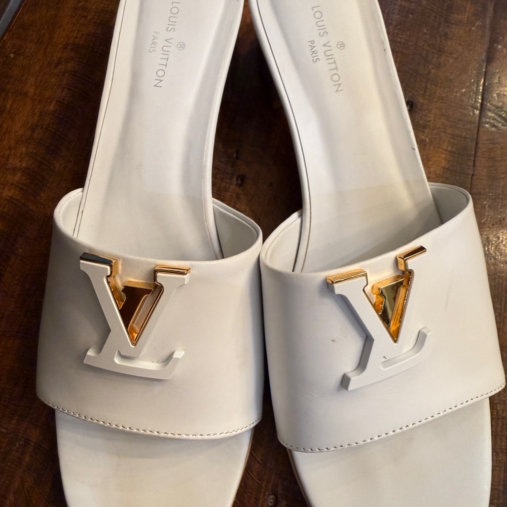 Louis Vuitton White Leather Slide Sandals with Gold LV Logo - Picture 9 of 9